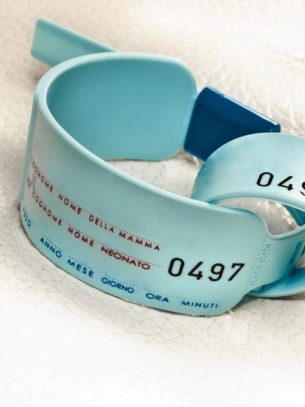 newborn-and-mum-hospital-bracelets-2022-03-04-01-42-53-utc-1024x681